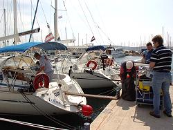 die Artina, eine Bavaria 42, bietet ausreichend Platz fr acht Personen