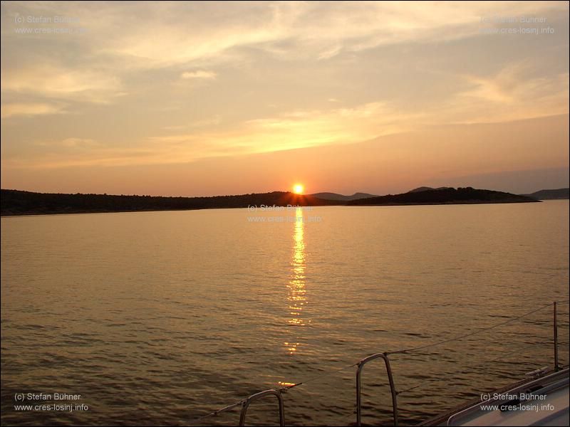 der erste Sonnenuntergang auf dem Meer ...