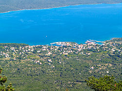 Blick von der Straße von Mali Losinj nach Nerezine - links der Osorscica