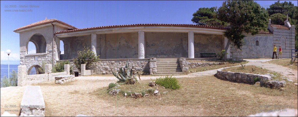 Panoramafotos von Veli Losinj - die Losinj Fans kennen dieses Gebäude oberhalb der roten Laterne