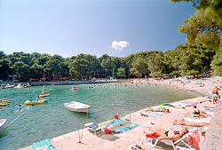 Sandstrand am Hotel Bellevue in der Cikat Bucht in Mali Losinj